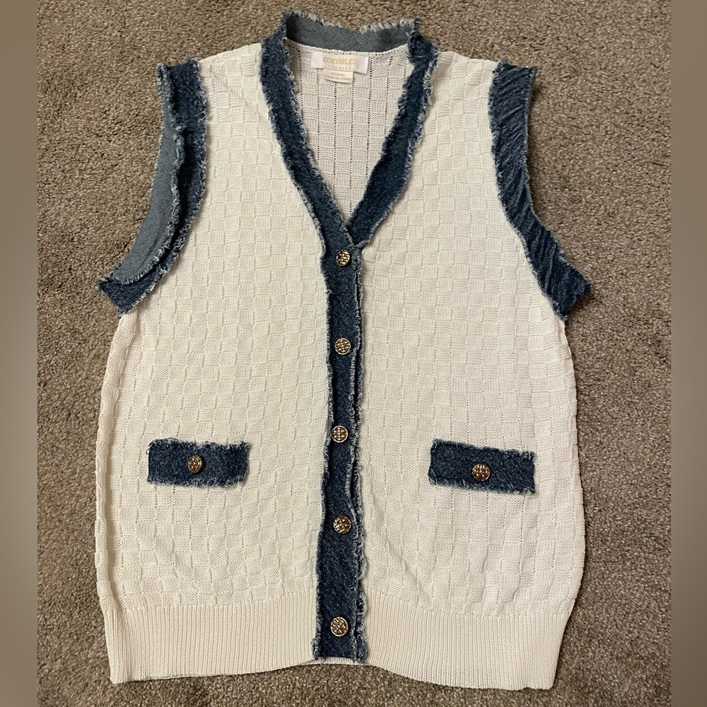 Cocobleu  White and Blue Sleeveless Cardigan Vest with Button Accents XL